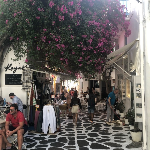 Meet your Posher, Kris - Picture 2 of 2